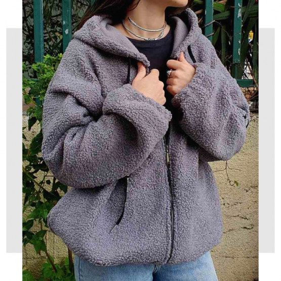 OVERSIZE ζακέτα με κουκούλα και τσέπες. Εχει κορδόνια μαζεύουν την κουκούλα και λάστιχο στην μέση