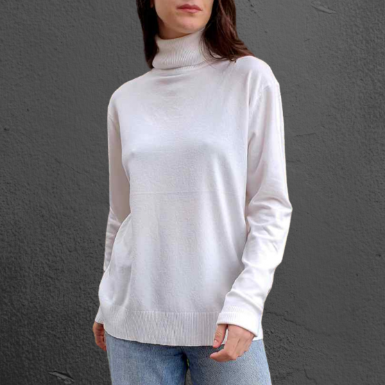 Casoul λεπτό πλεκτό μπλουζάκι με ζιβάγκο. Πολύ μαλακή υφή.