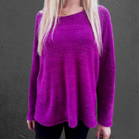 Oversize πλεκτή και μαλακή λαιμόκοψη μπλούζα 