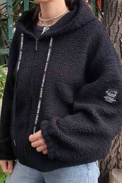 OVERSIZE ζακέτα με κουκούλα και τσέπες. Εχει κορδόνια μαζεύουν την κουκούλα και λάστιχο στην μέση