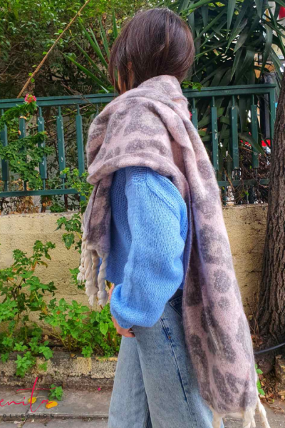 Πλεκτό λεοπάρ κασκόλ με κρόσσια στισ άκρες. Κανονικό μήκος