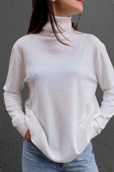 Casoul λεπτό πλεκτό μπλουζάκι με ζιβάγκο. Πολύ μαλακή υφή.